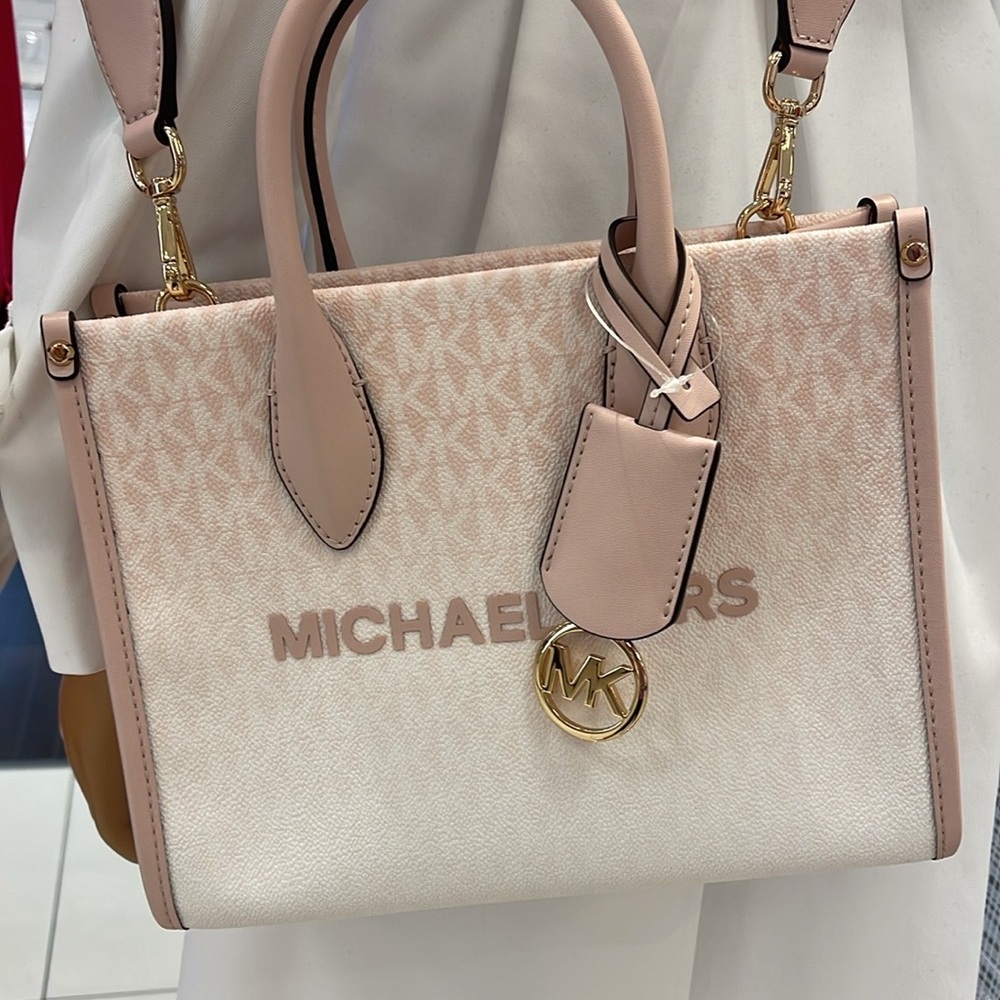 MICHAEL KORS Mirella Sm Ombré Signature Logo Crossbody SM SHOPPER TZ XBODY
Powdr - Picture 3 of 16